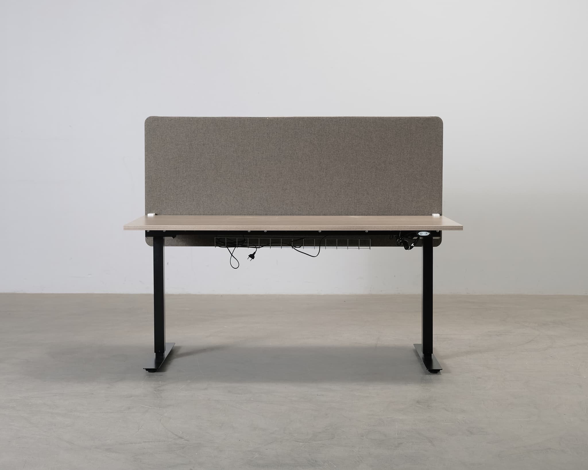 Sähköpöytä sermillä 160 cm