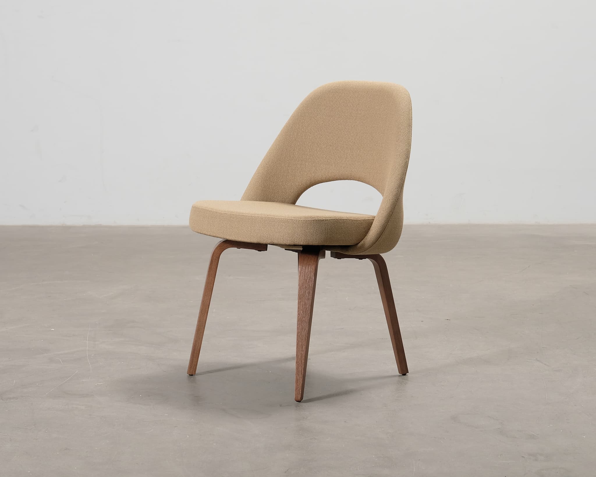 Knoll Eero Saarinen Executive Chair tuoli beige