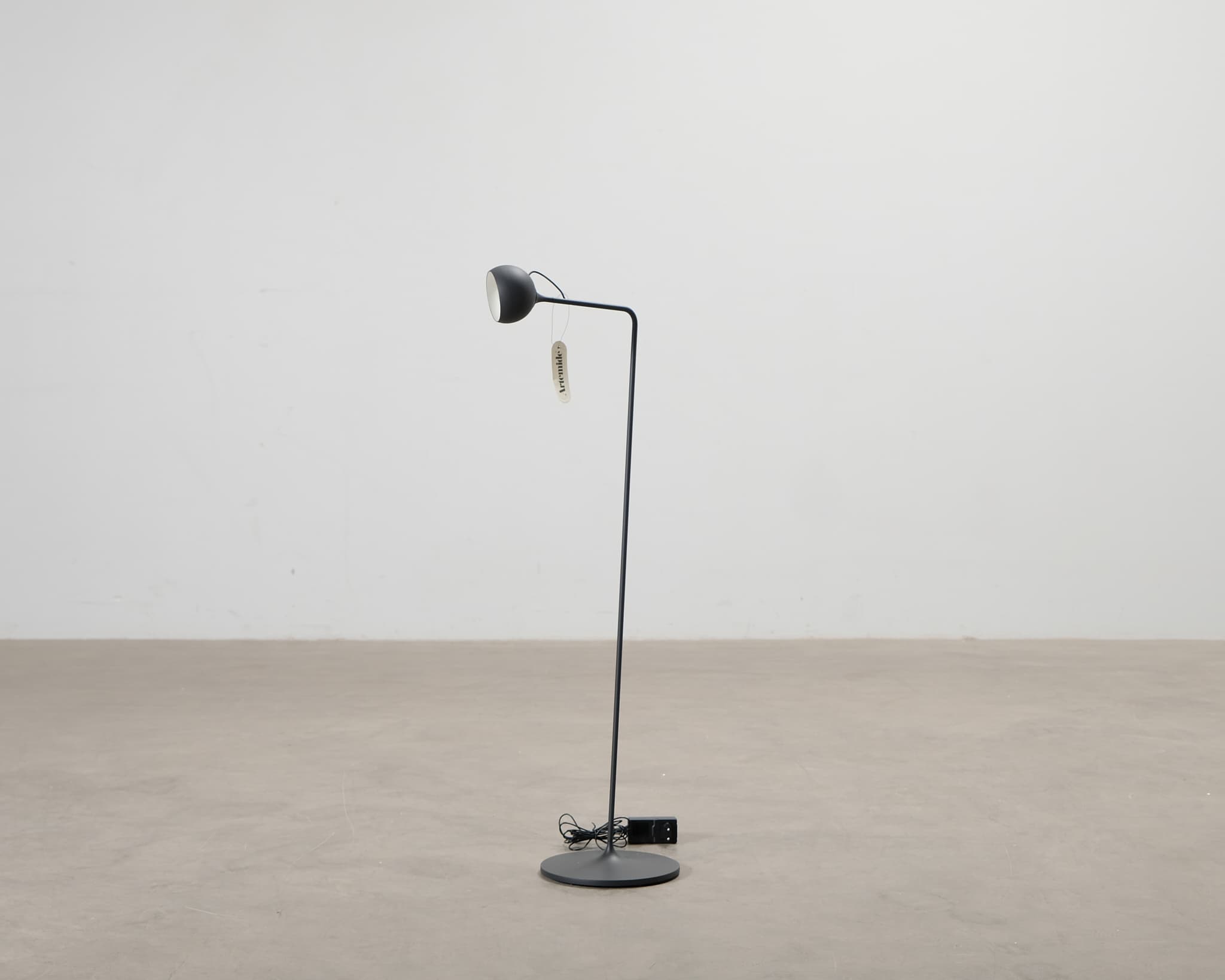 Artemide Ixa lattiavalaisin antrasiitti – Artemide