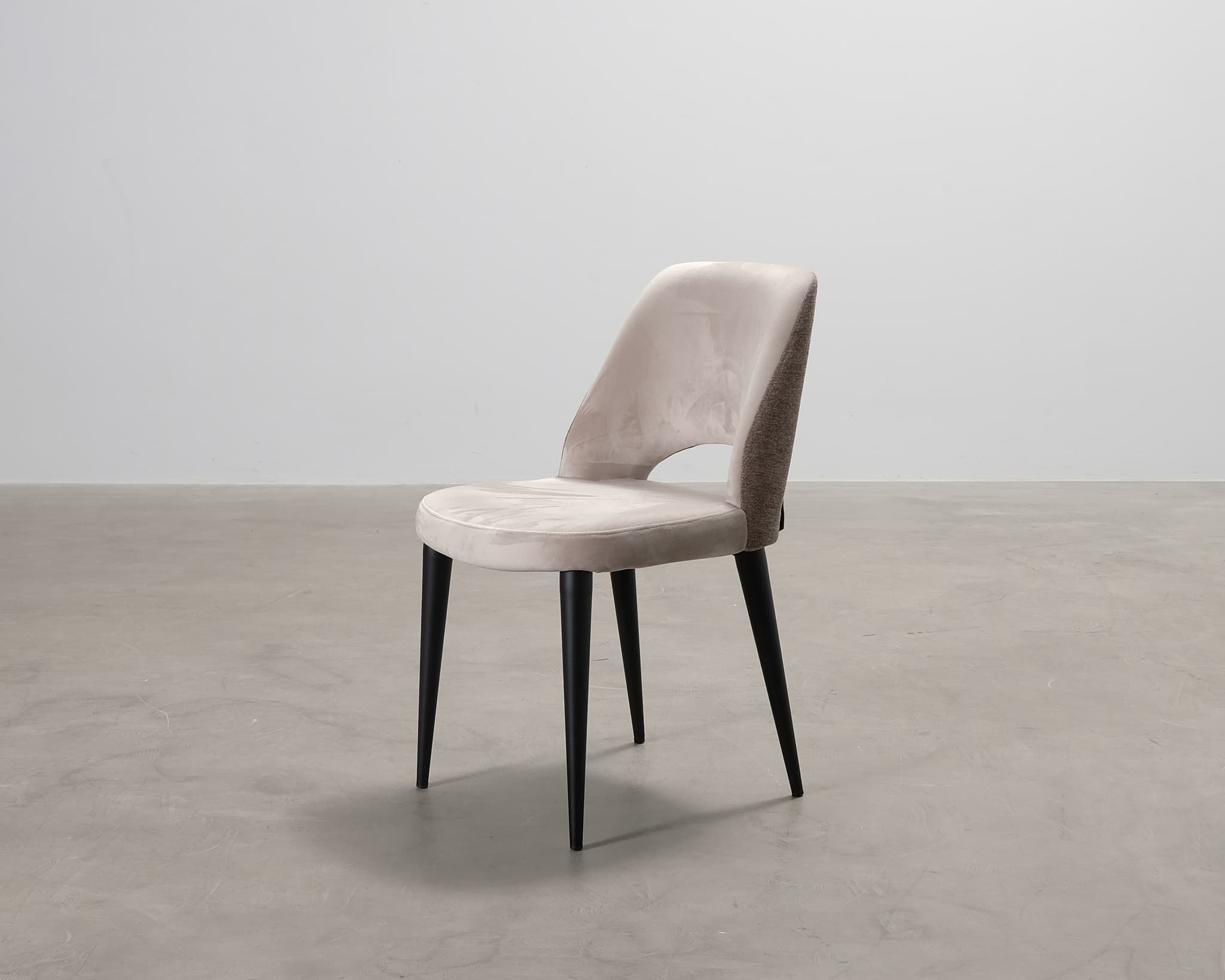 Richmond Interiors Giovanna samettinen tuoli beige