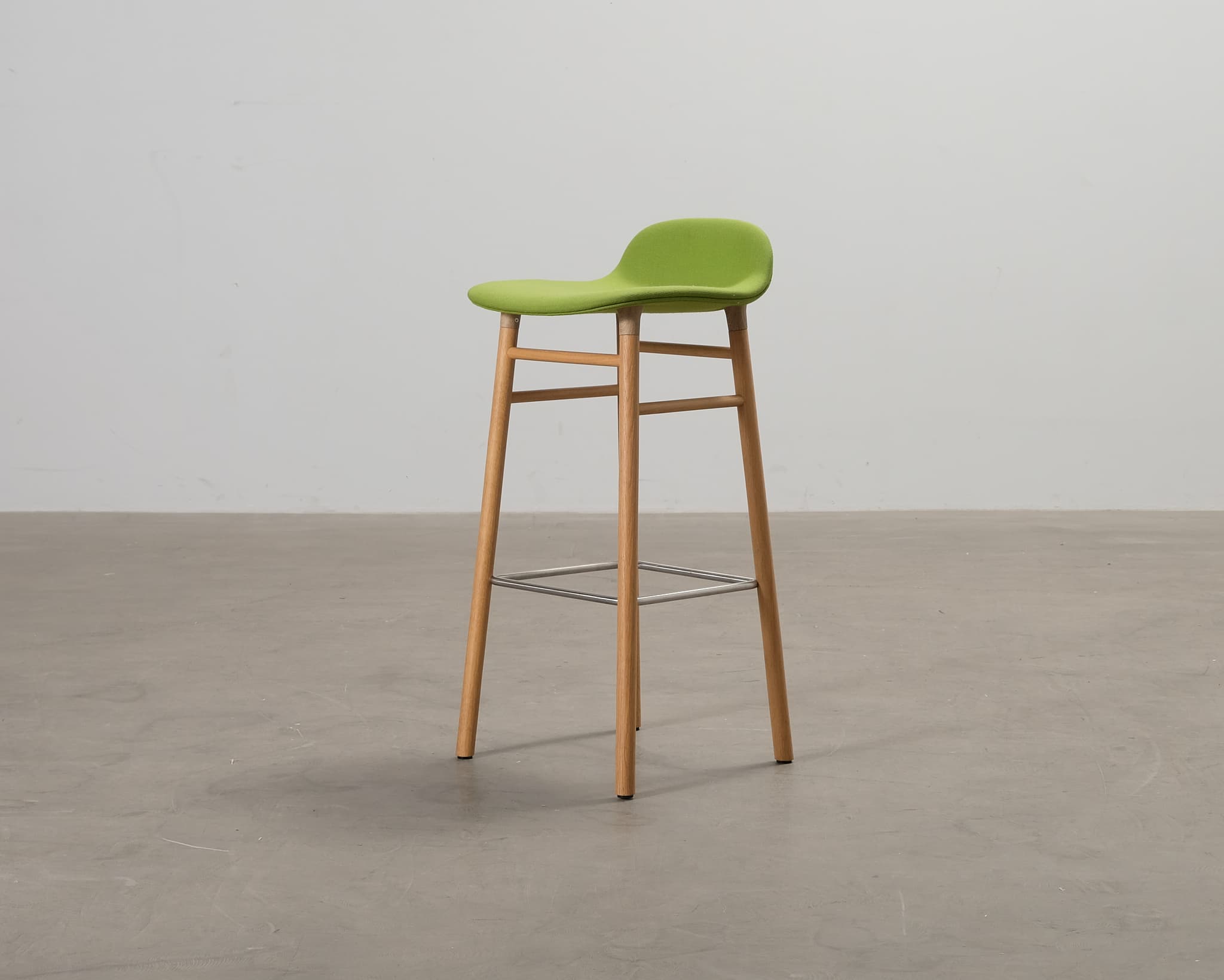 Normann Copenhagen Form 75 cm baarituoli vihreä