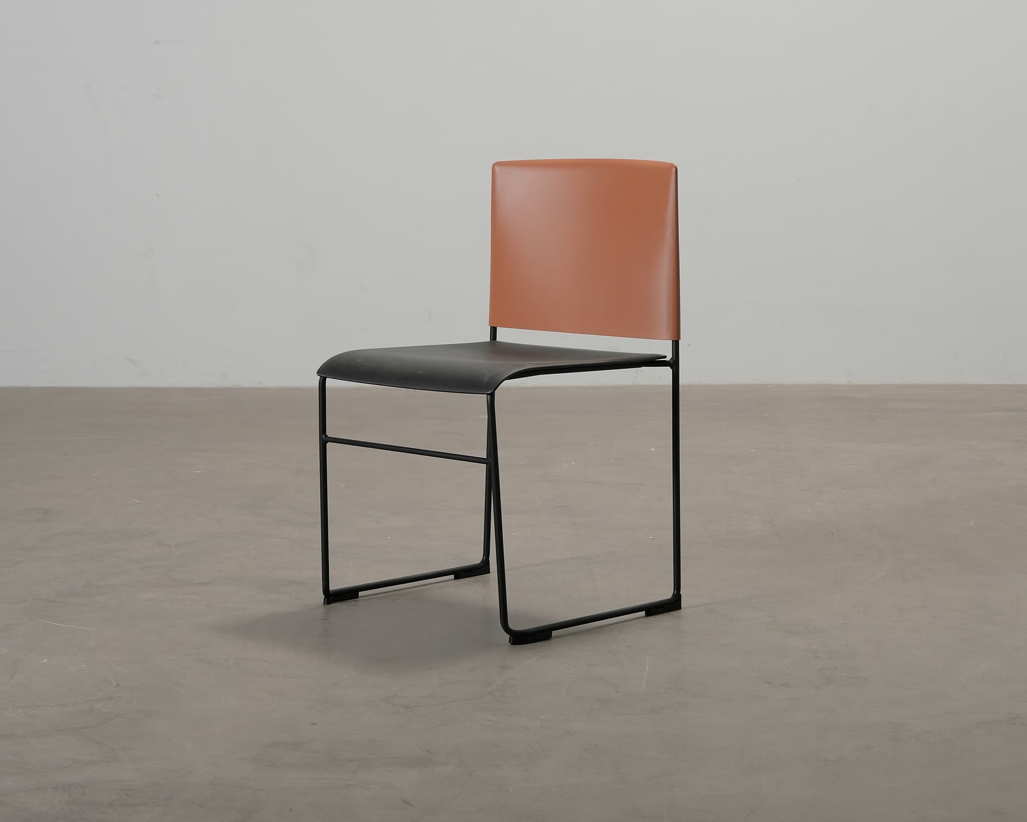 Arper Stacy tuoli musta / oranssi