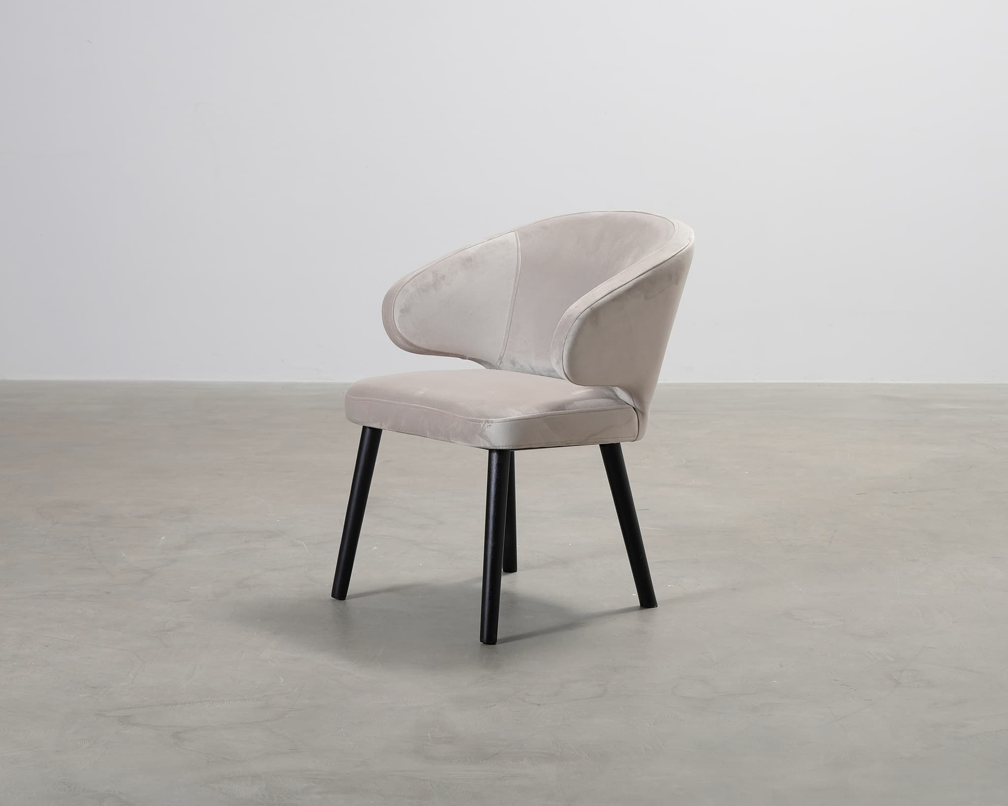 Richmond Interiors Indigo samettituoli vaaleanharmaa