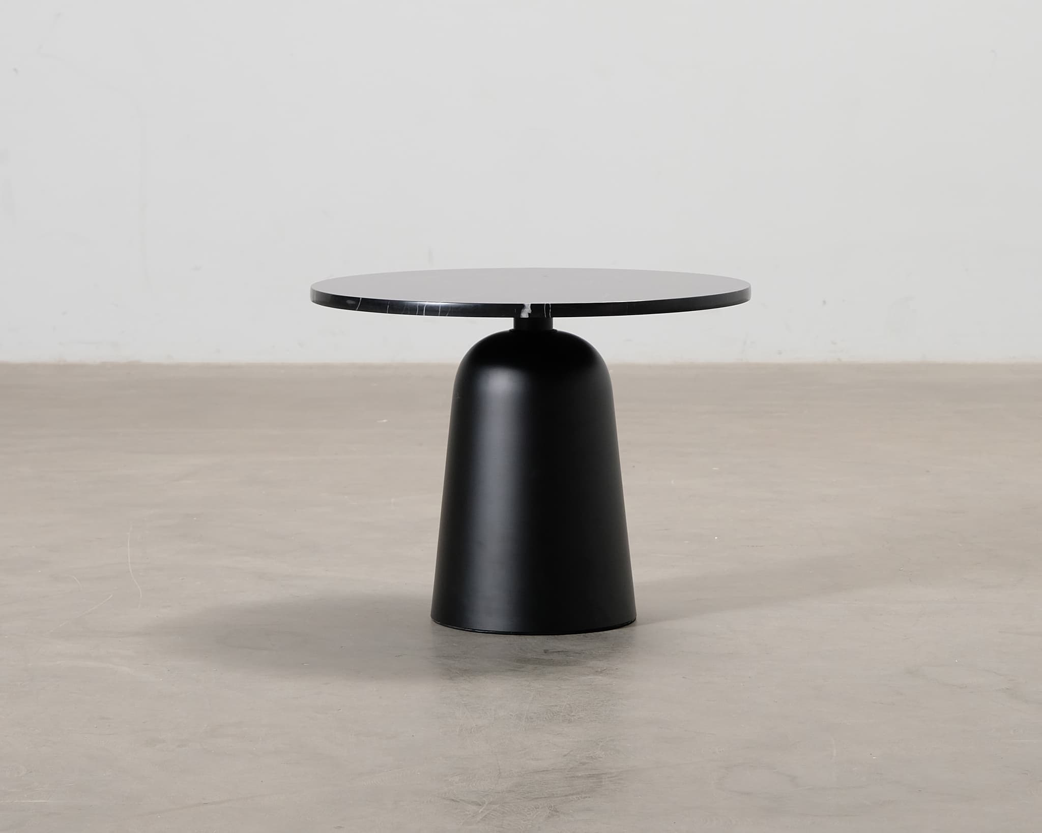 Normann Copenhagenin Turn Table sohvapöytä musta marmori – Normann Copenhagen