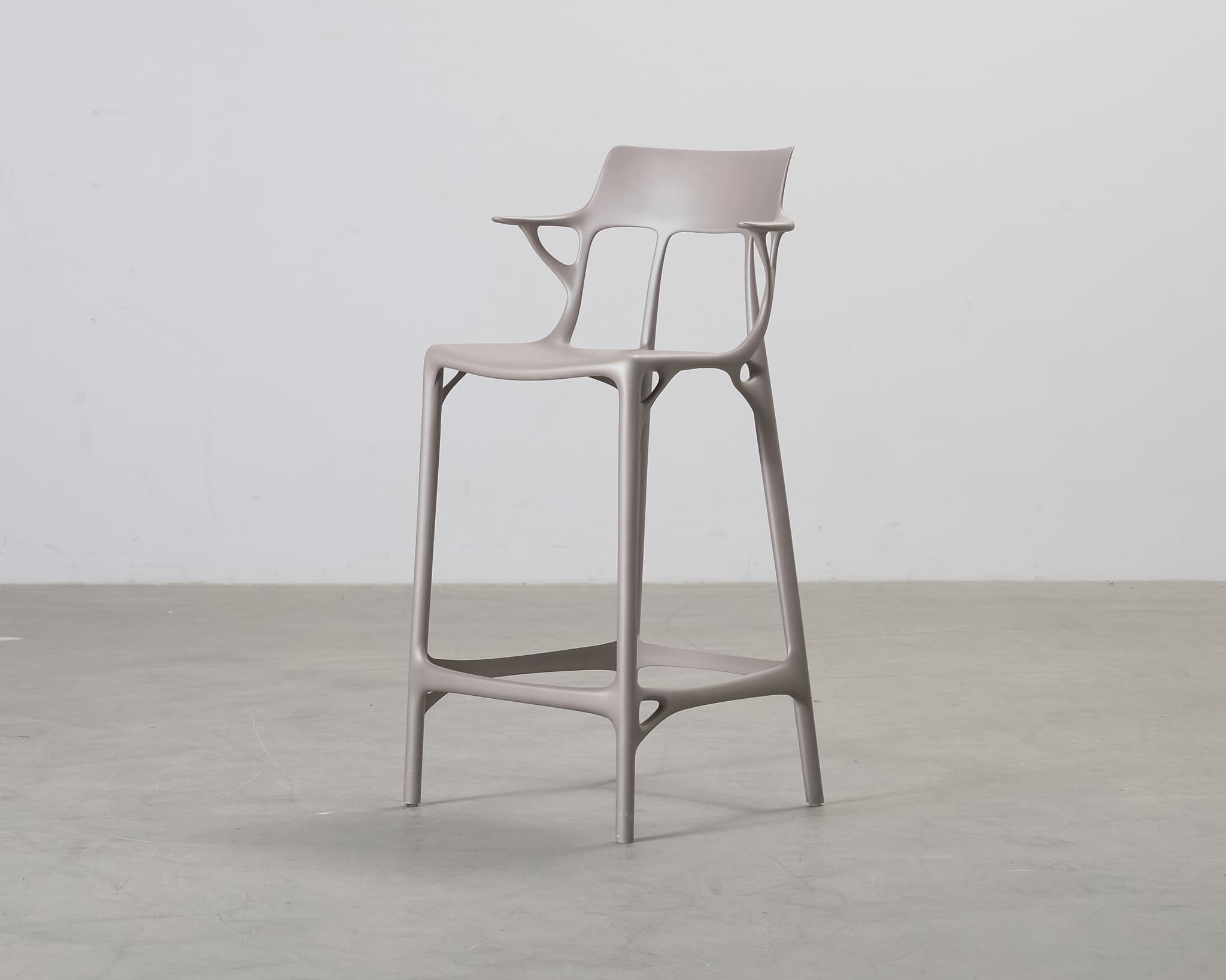 Kartell A.I. Recycled baarituoli harmaa
