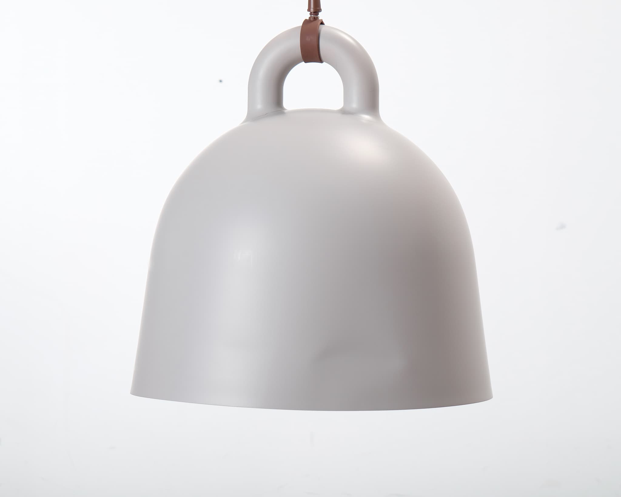 Normann Copenhagen Bell L riippuvalaisin beige – Normann Copenhagen