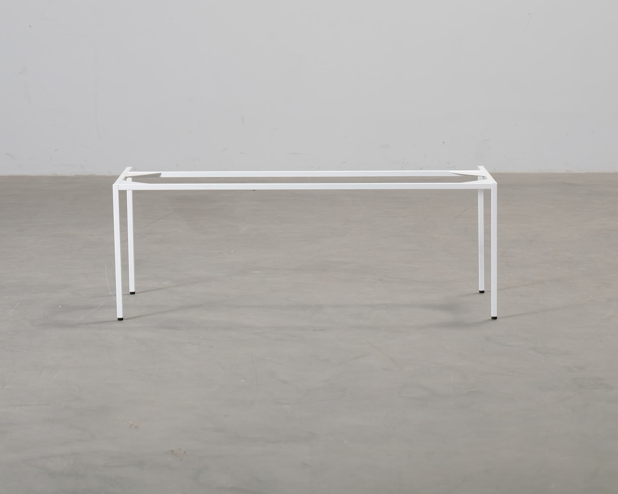 Huonekalujalat senkille valkoinen