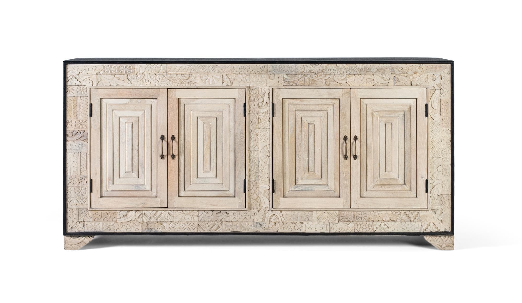 Senkki, jossa neljä ovea ja käsin veistettyjä yksityiskohtia, 195 cm