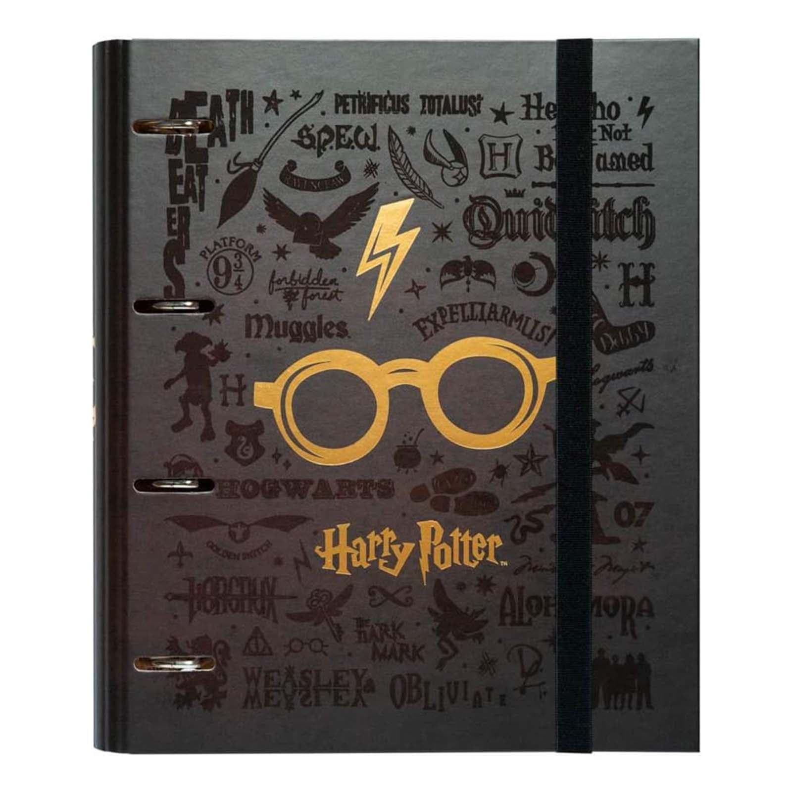 A4-kokoinen jäykkä kansio, jossa on 4 metallista pyöreää rengasta ja sulkuelastin – Harry Potter