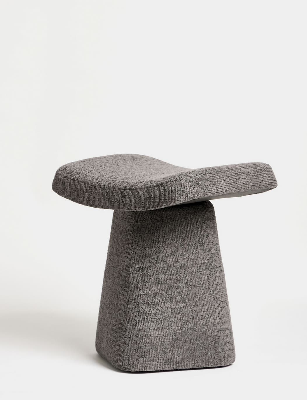 Norda Design Tyylikäs rahi, antrasiitti, 47 x 45 x 37 cm | 100 % pyökkipuinen runko ja kudottu kangas | Täydellinen moderniin sisustukseen – Norda Design