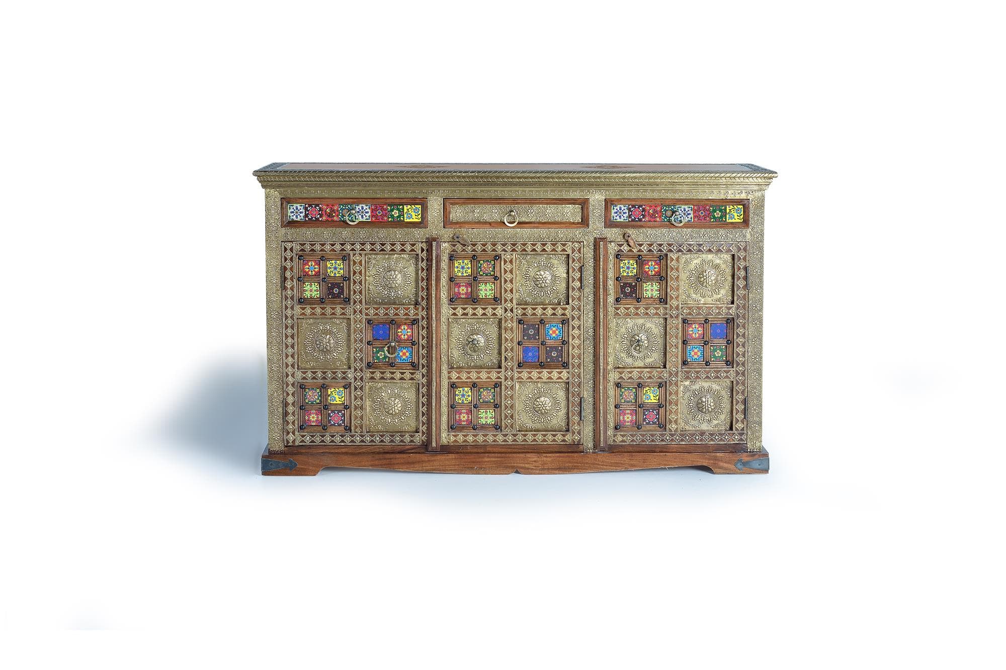 Senkki käsinmaalatuilla keraamisilla yksityiskohdilla – Giner y Colomer