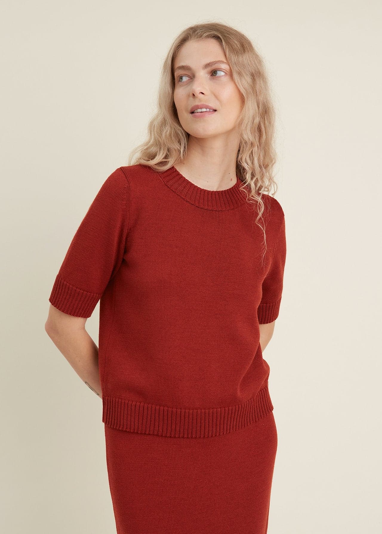 Neulottu Merinovilla Toppi Rust – Monala