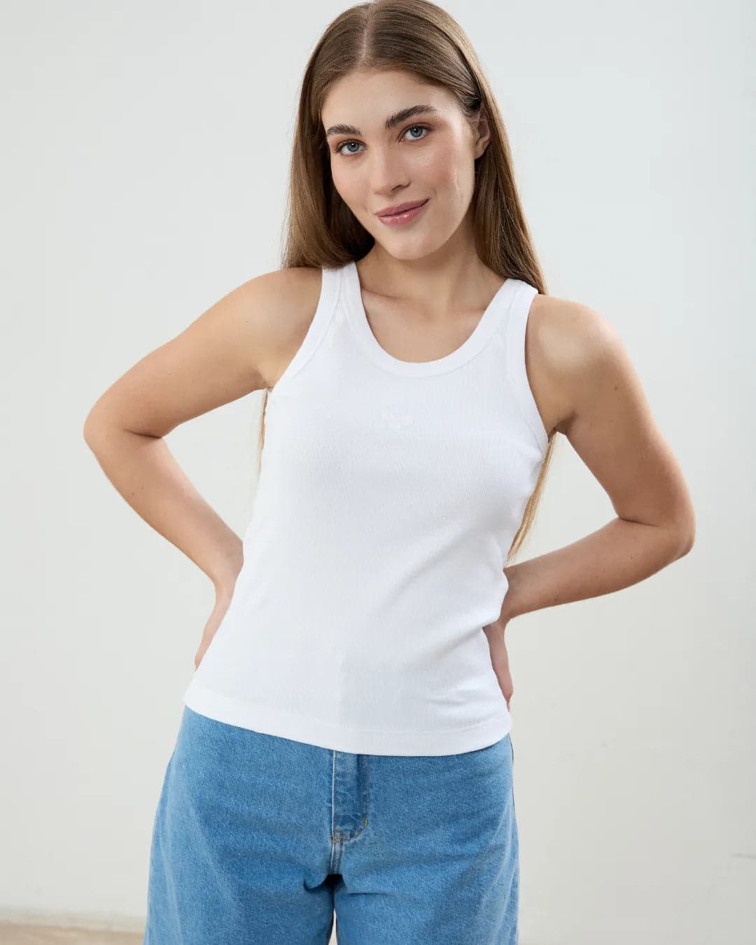 Tank Toppi Valkoinen – CLOTSY BRAND