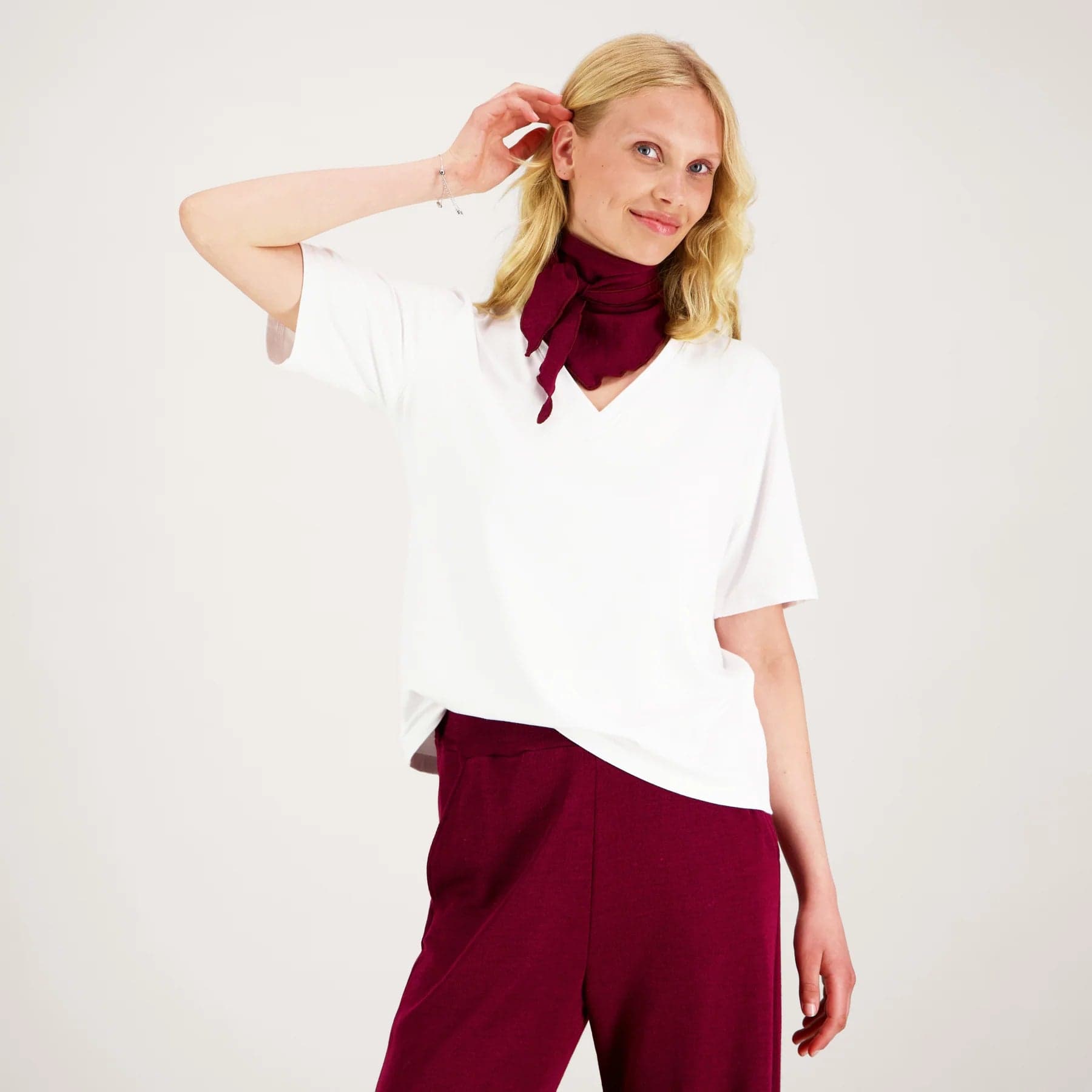 Kaiho Triangle Scarf Cranberry Red – Tam Silk