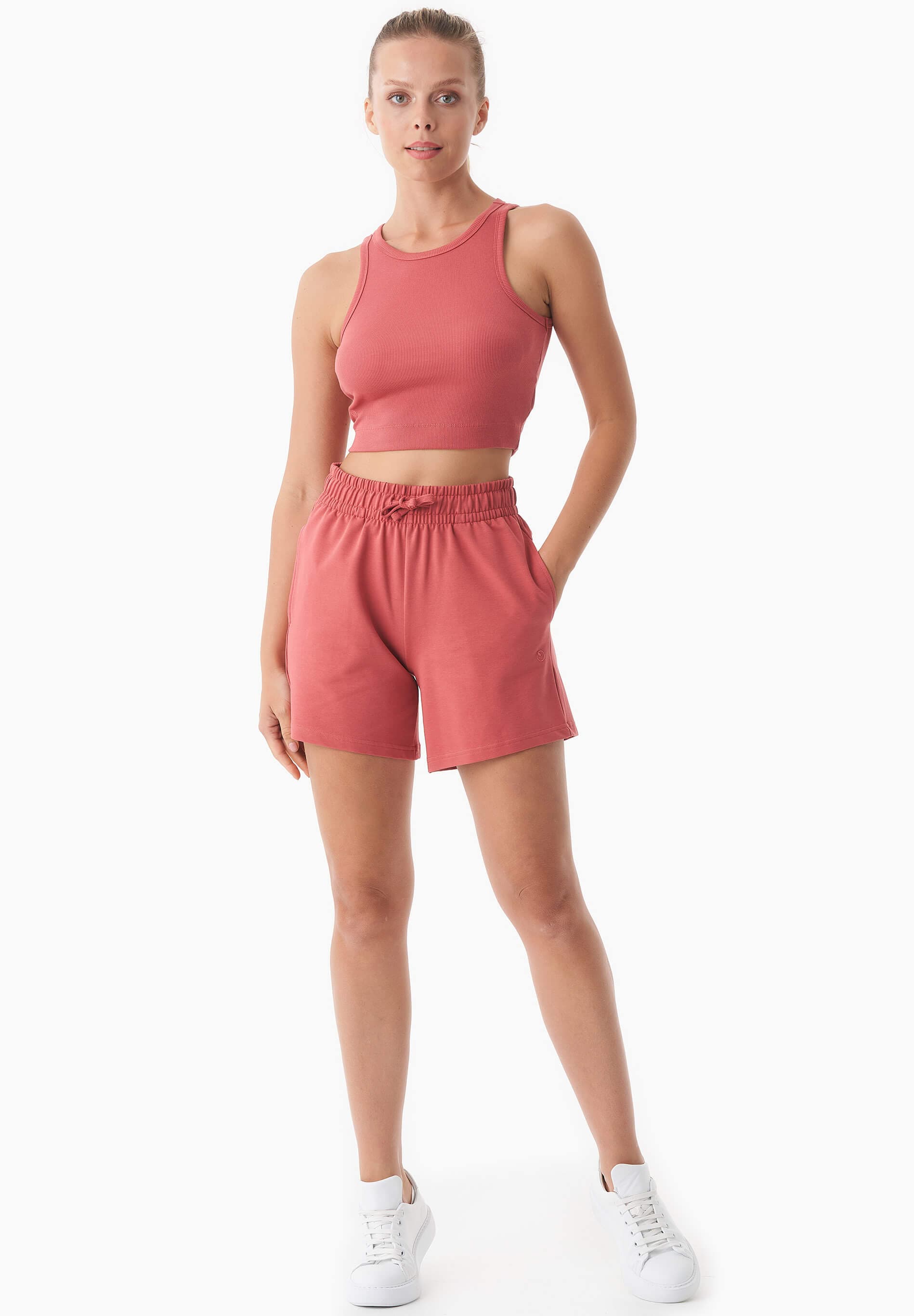 Sabbrina Collegeshortsit Red Wood – ORGANICATION