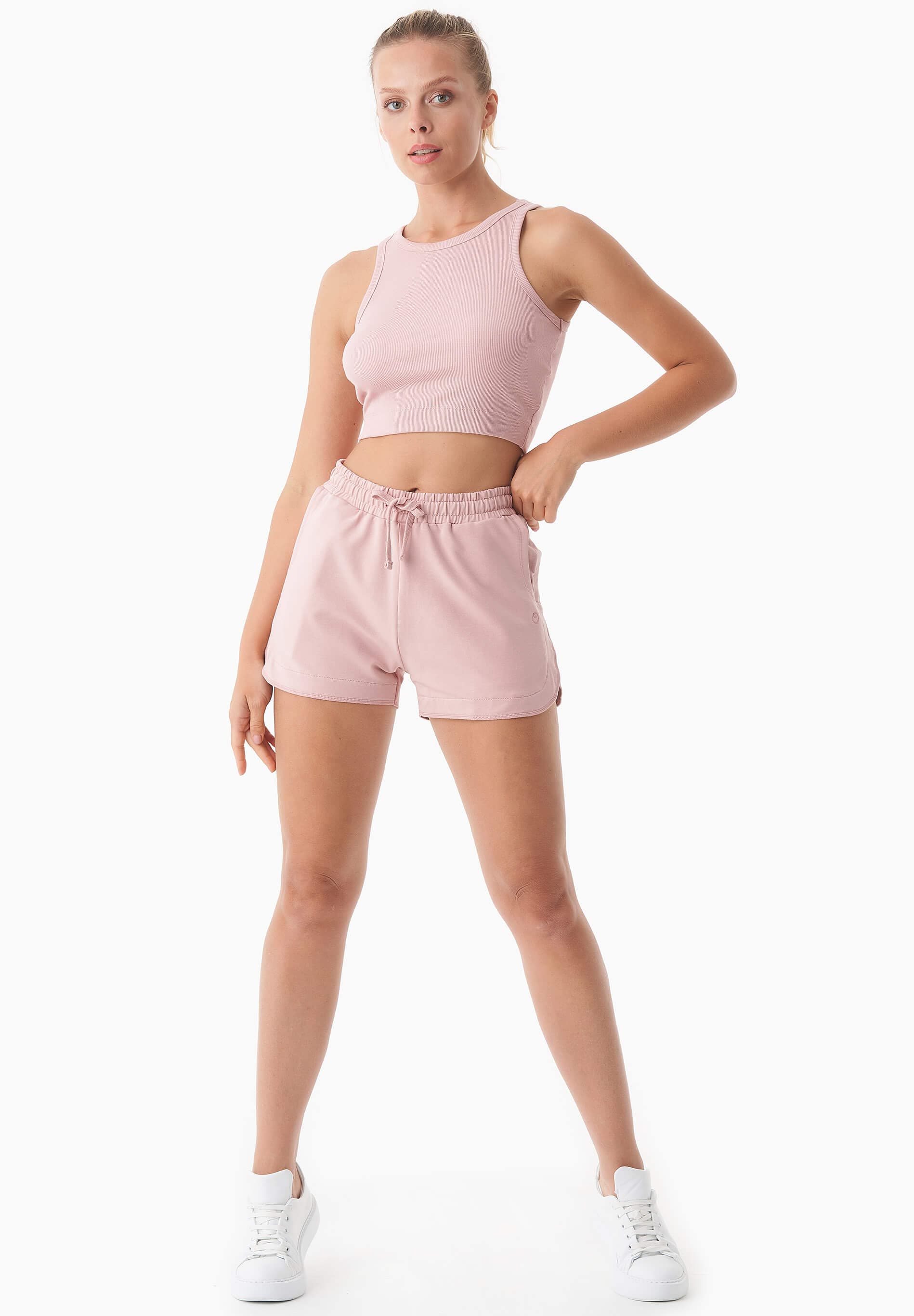 Sanndra Collegeshortsit Light Rose – ORGANICATION