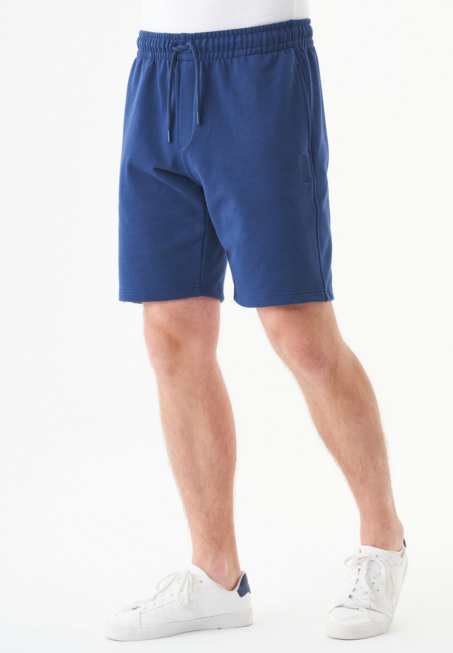 Shadi Collegeshortsit Tummansininen – ORGANICATION