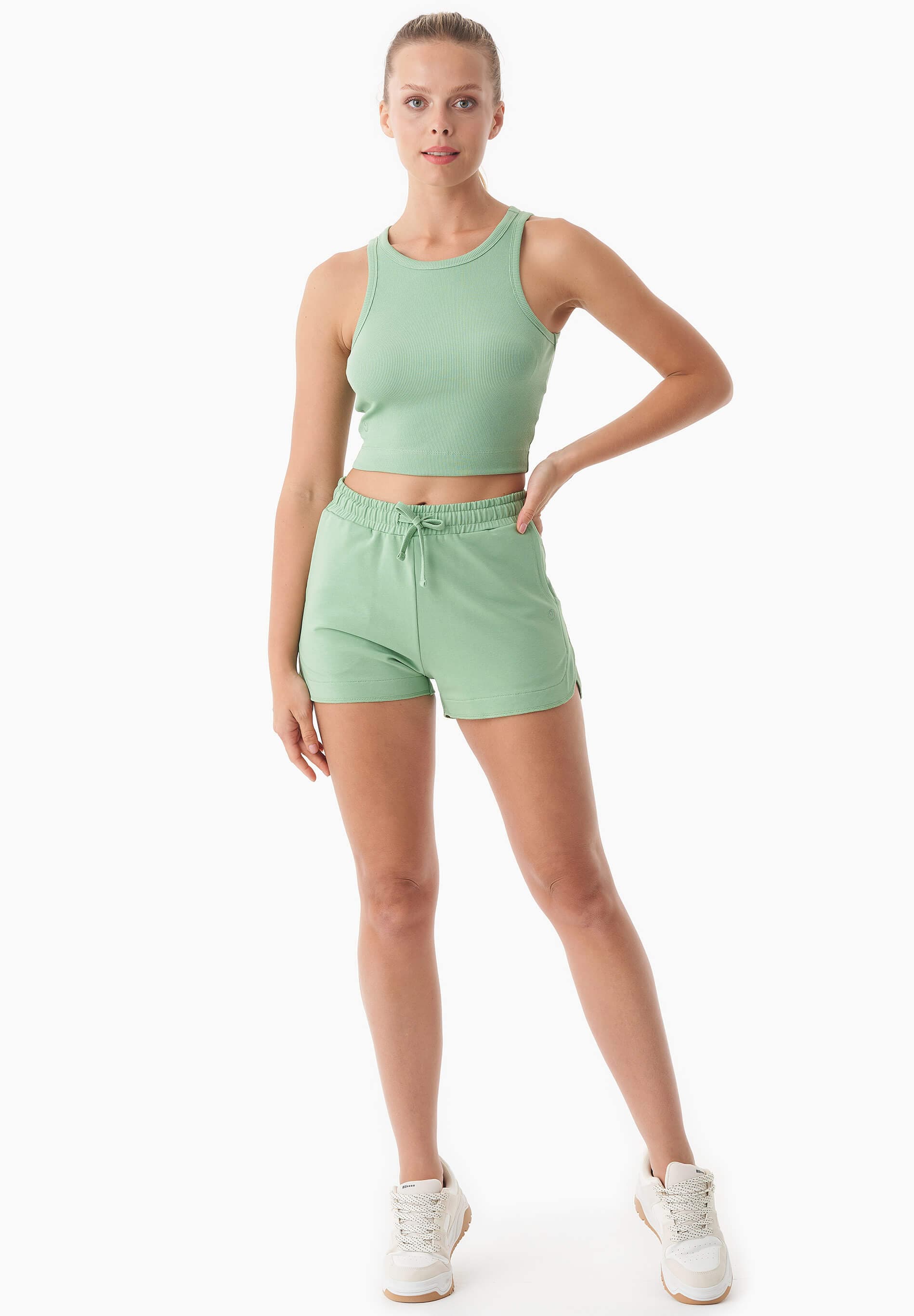 Sanndra Collegeshortsit Mineral Green – ORGANICATION