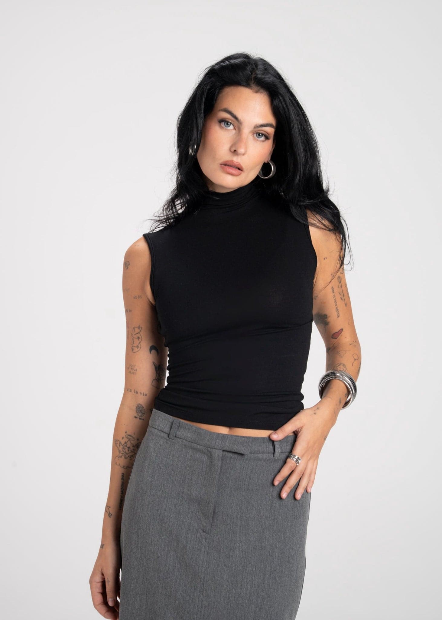 Petra Fitted High-Neck Top Black – GUAJA.