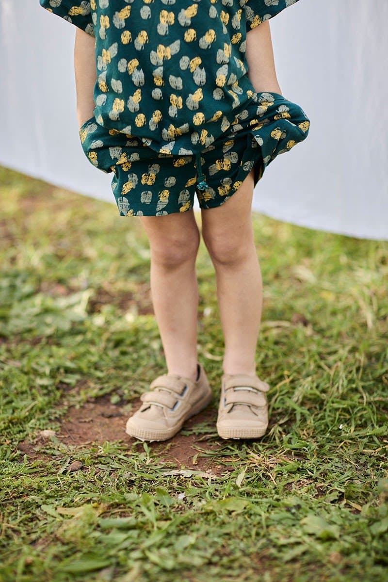 Lasten Puuvillashortsit Footprints Blue/Green – TIRALAHILACHA