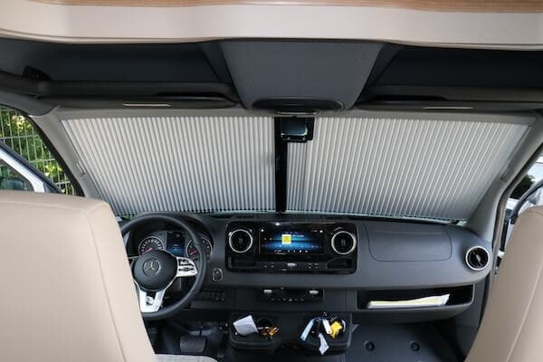 Etuikkunan pimennysverho Mercedes-Benz Sprinter, avattava (2019➟), Remis – Remis