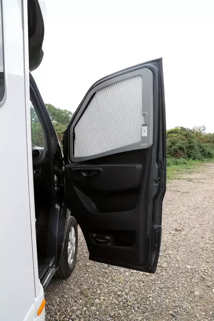 Sivuikkunan pimennysverho oikea Mercedes-Benz Sprinter (2019➟), Remis – Remis