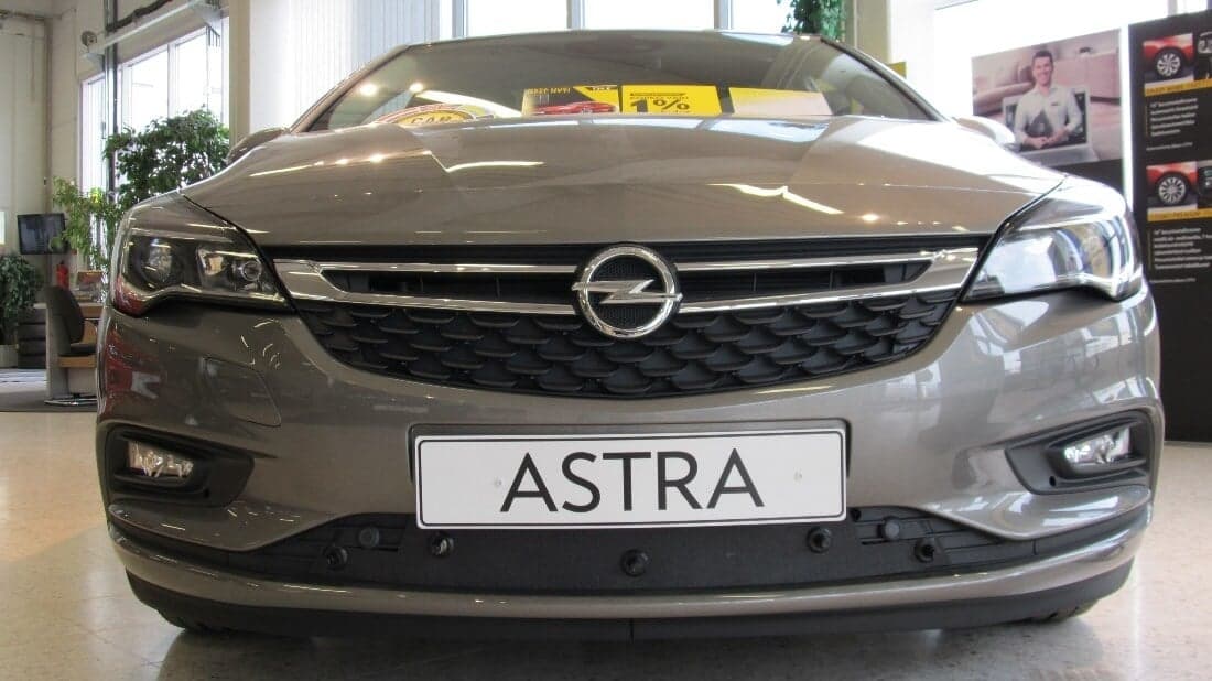Maskisuoja Opel Astra, umpinainen keskiosa (2016-2019), Tammer-Suoja – Tammers
