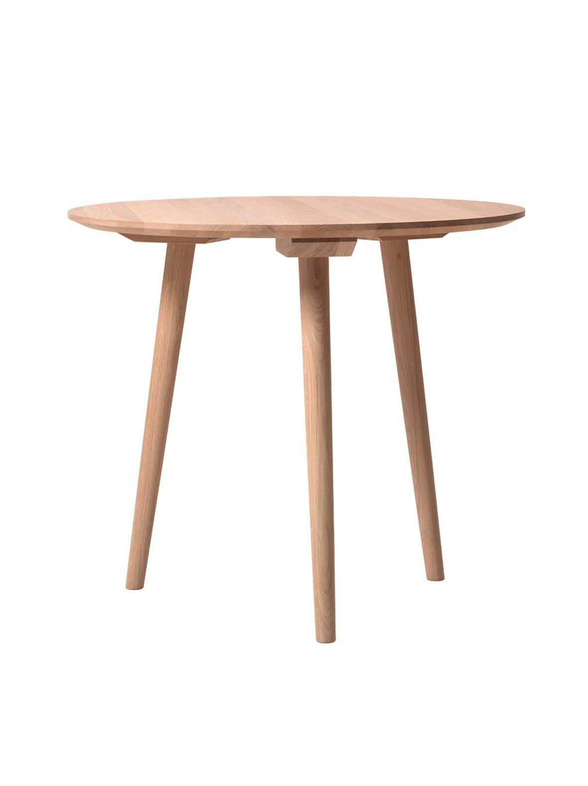 In between sk3 -ruokapöytä öljytty tammi ⌀ 90 cm – &Tradition