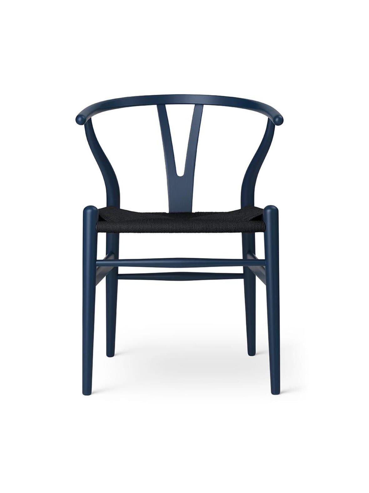 Ch24 wishbone -tuoli musta istuin soft blue – Carl Hansen & Son