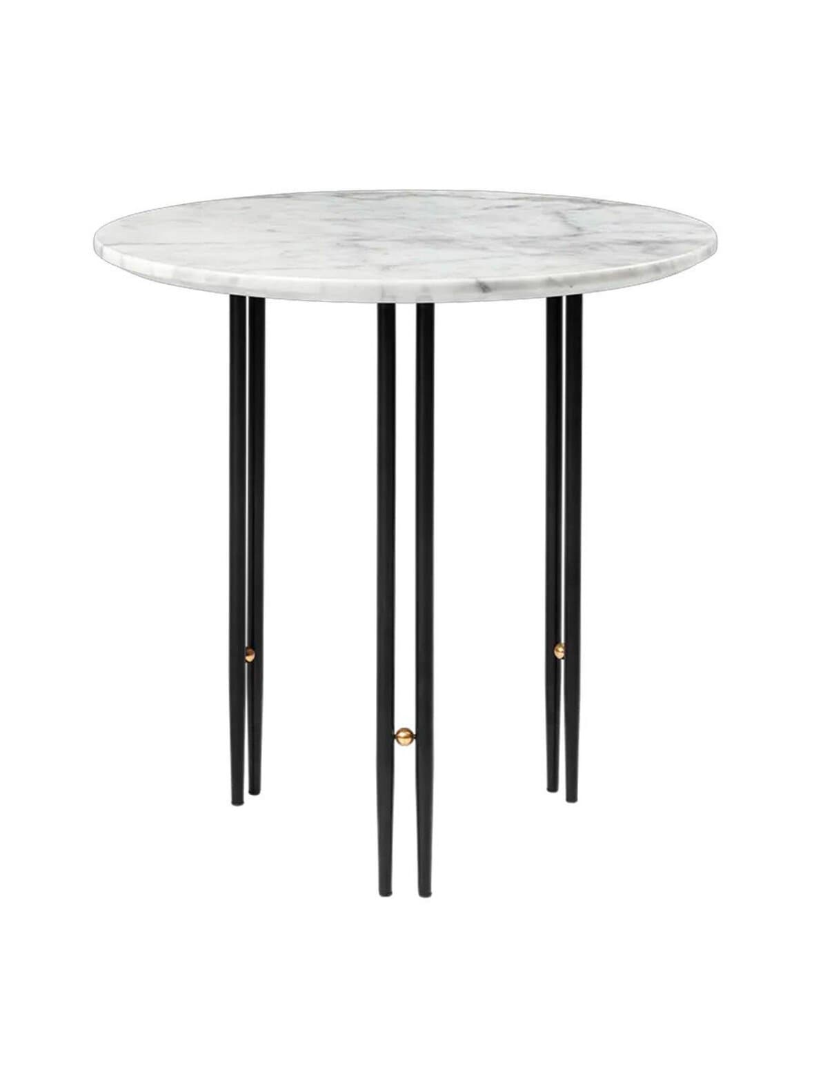 Ioi -sivupöytä valkoinen marmori / musta ⌀ 50 cm – GUBI