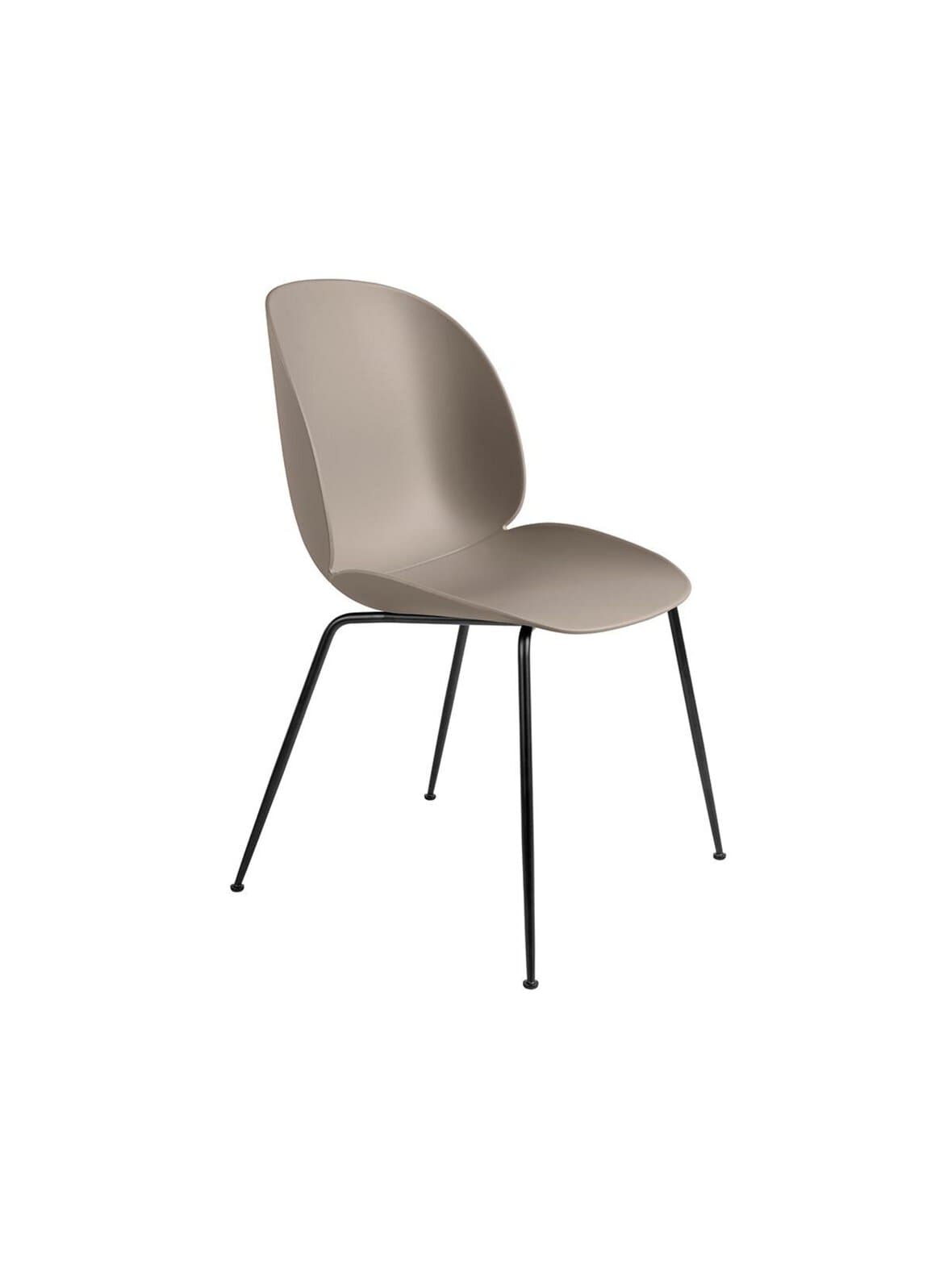 Beetle-tuoli new beige / mattamusta – GUBI