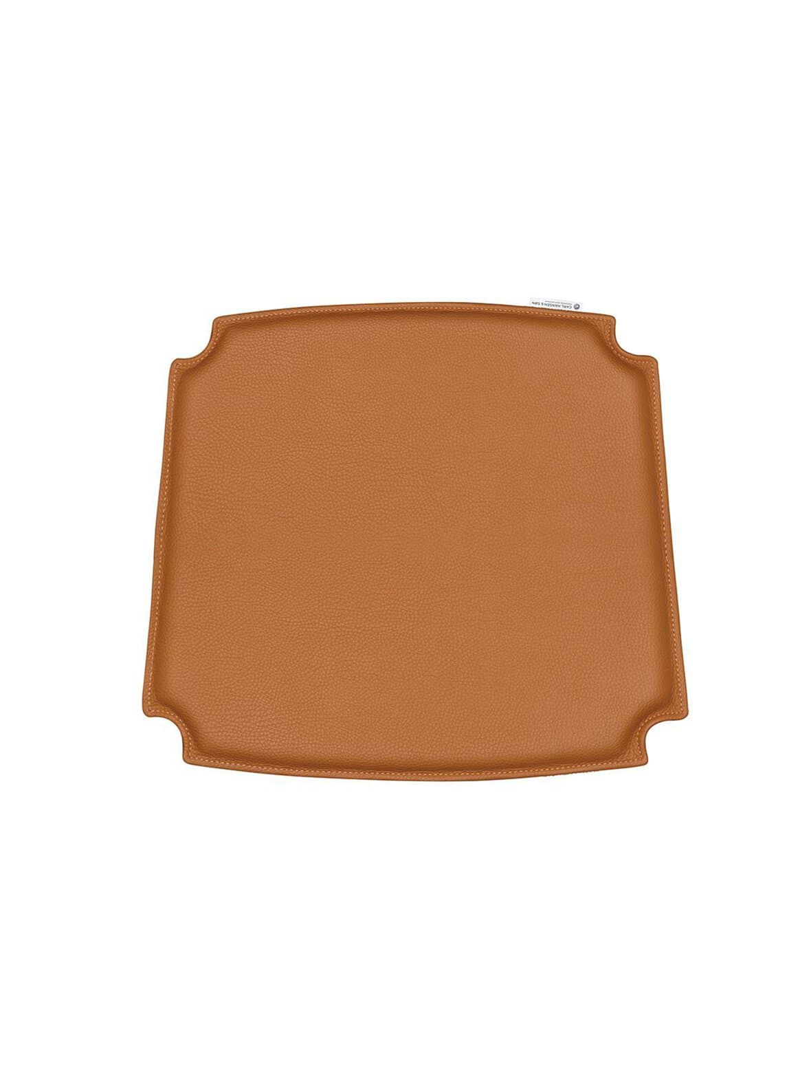 Ch24-tuolin istuintyyny loke-nahka konjakki – Carl Hansen & Son