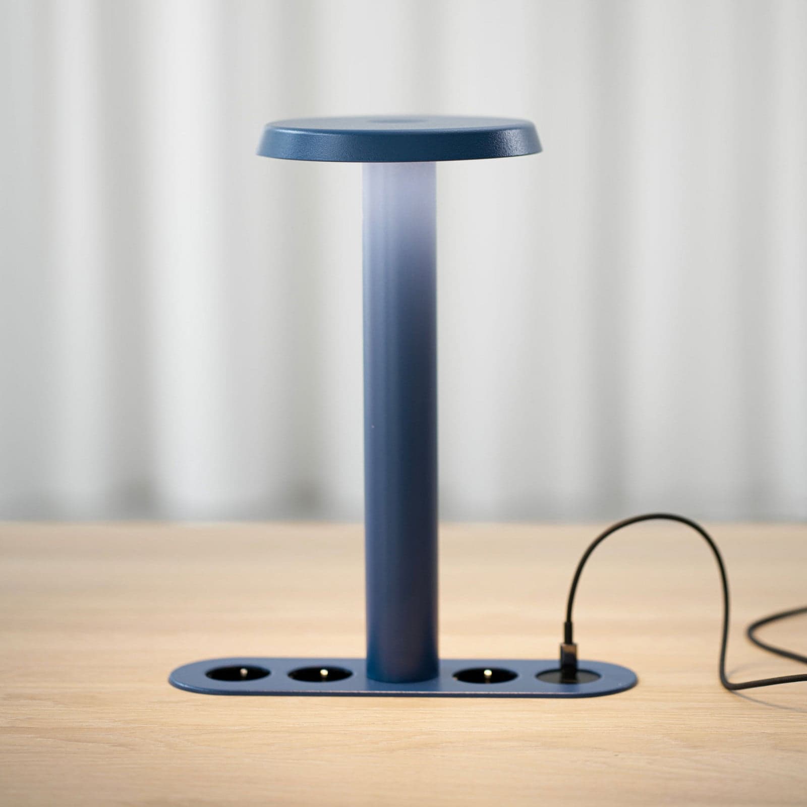 NOMAD LAMP 02 pöytälamppu, sininen, 32 cm – Forming Function NOMAD COLLECTION - Olohuone - Design - Alumiini - Yksilamppuinen – NOMAD COLLECTION