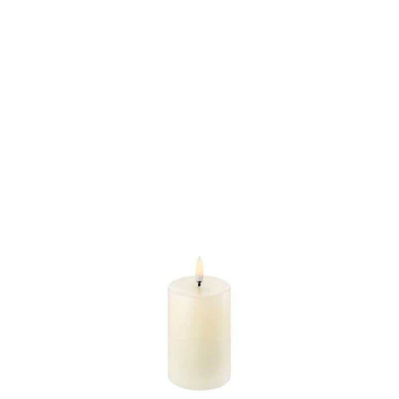 Uyuni Lighting - Pilarikynttilä LED 5x7,5 cm Ivory – Uyuni Lighting