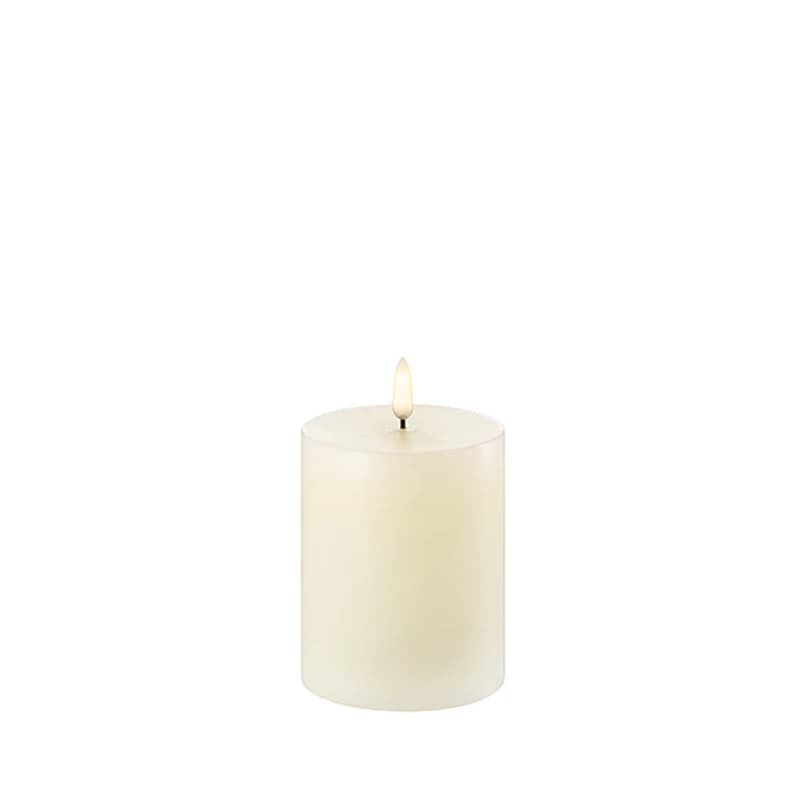 Uyuni Lighting - Pilarikynttilä LED 7,8x10 cm Ivory – Uyuni Lighting