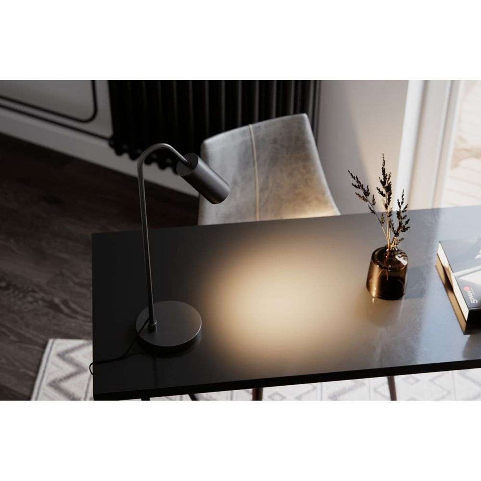 Curve-pöytävalaisin, mattamusta, metallia, GU10, korkeus 51 cm – By Rydéns - Olohuone - Moderni – By Rydéns
