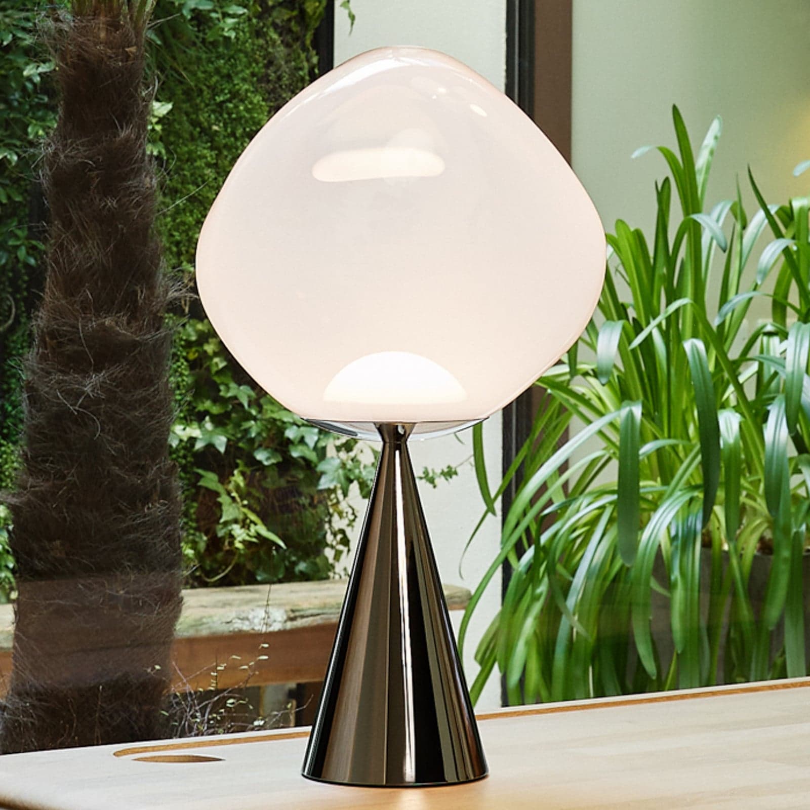 Melt Cone Fat pöytävalaisin opaalinen/hopea Tom Dixon - Olohuone - Design - Muovi - Varjostimella – Tom Dixon