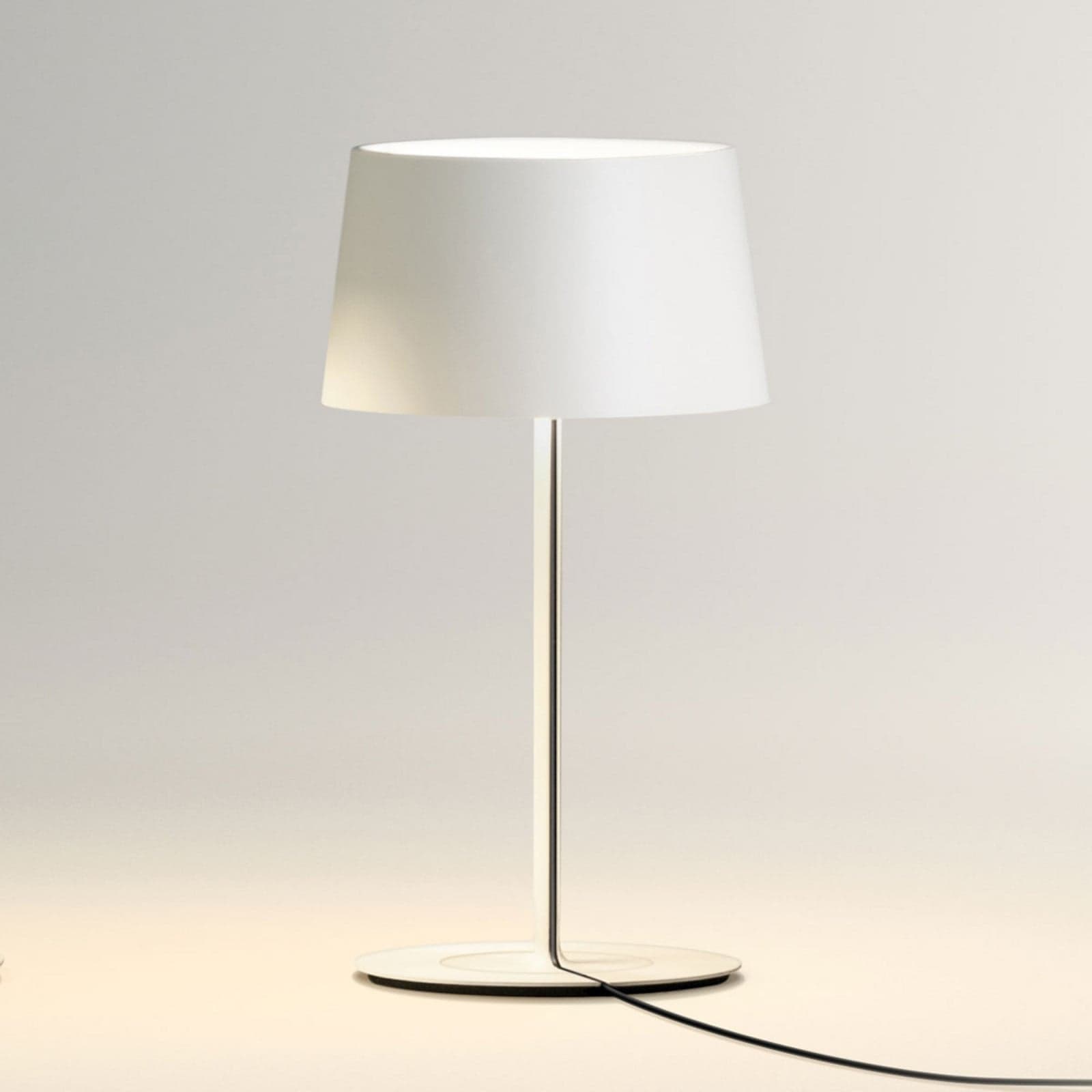 Warm 4896 pöytävalaisin, Ø 22 cm, valkoinen Vibia - Olohuone - Moderni - Metalli - Varjostimella – Vibia