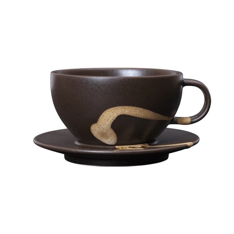 ferm LIVING - Koyo-kuppi ja lautanen, tummanruskea kivitavara – – ferm LIVING