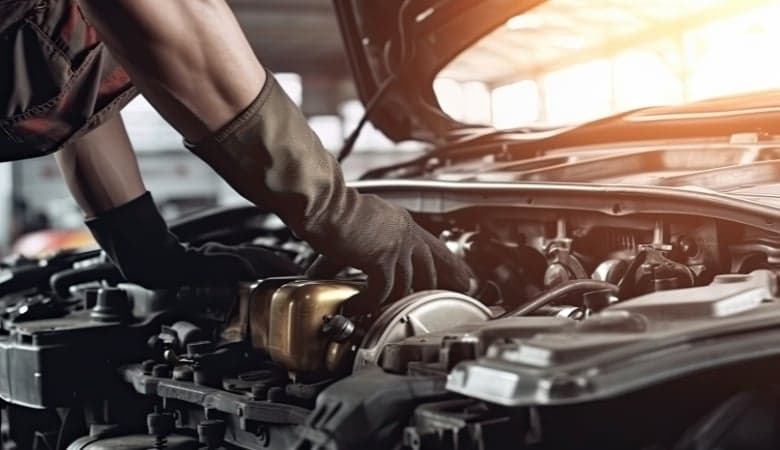 Öljyn vaihto tai määräaikaishuolto valinnaisilla lisäpalveluilla | jopa -21 % | Turku, Raisio - Auton öljyn ja öljynsuodattimen vaihto