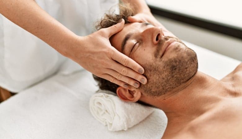 Miesten luksuspaketti 1,5h | -74 % | Helsinki, Ruoholahti - Miesten 1,5h luksuspaketti sis. päähieronnan, kasvohoidon ja jalkahieronnan + valinnan mukaan suolahuone tai pressohoito