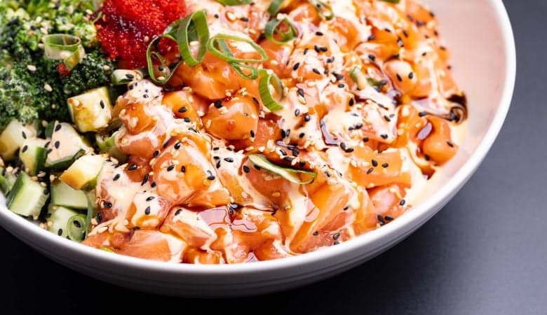 Freshman - Poke bowl tai pääruoka yhdelle tai kahdelle | Säästä 42 % | Helsinki, Kluuvi - Poke bowl tai pääruoka yhdelle