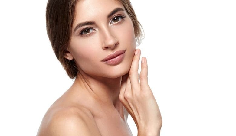 Valinnaisen kasvojen alueen kohotus Revolax täyteaineella | jopa -40 % | Turku - Valinnaisen kasvojen alueen kohotus täyteaineella