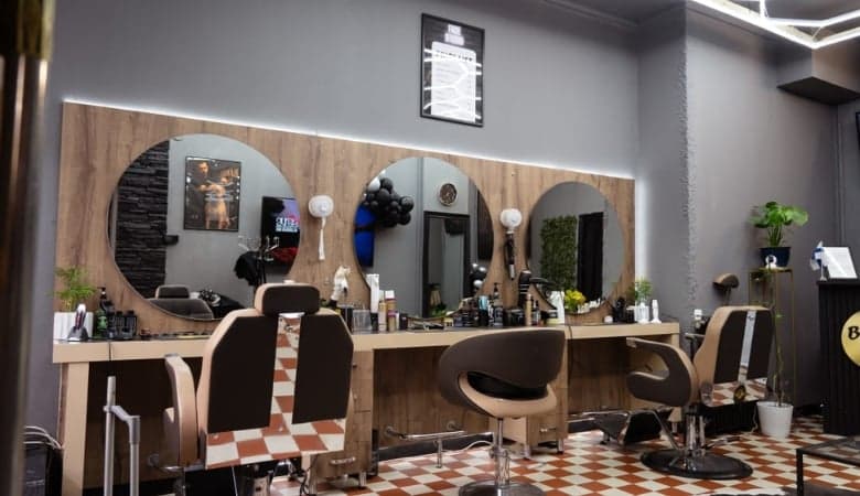 Miesten parturileikkaus,parran muotoilu ja kasvokarvojen poisto | -31 % | Helsinki, Sörnäinen - Miesten parturileikkaus, hiustenpesu, parran muotoilu ja kasvokarvojen poisto