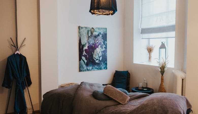 Oloa Beauty and Spa – hemmotteluhoito tai meikkiopastus | jopa -51 % | Helsinki, Etu-Töölö - Meikkiopastus