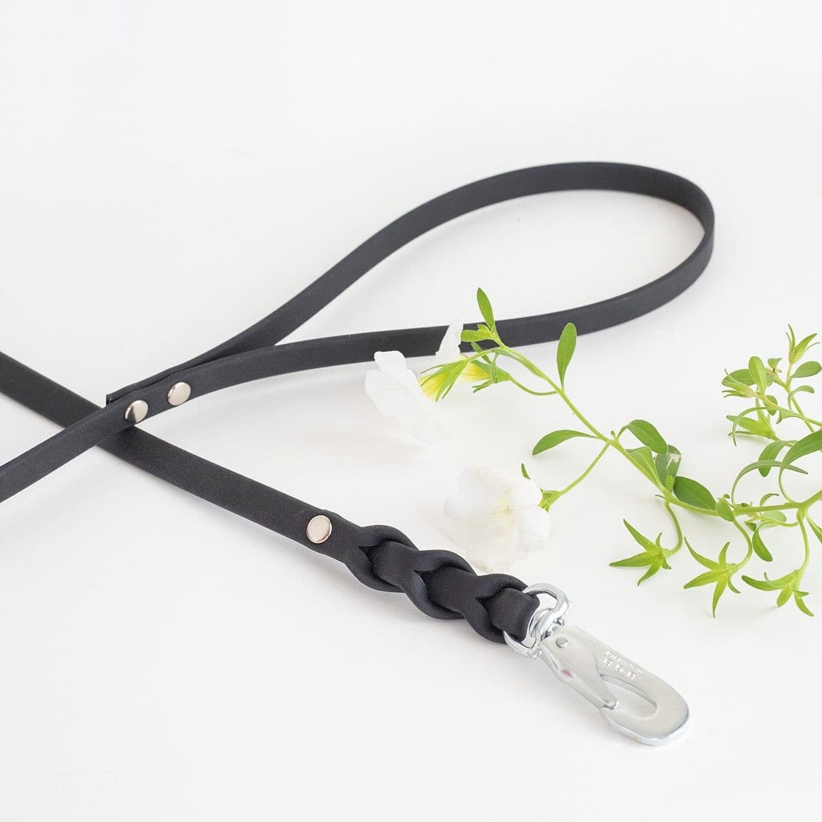 Tyylivoitto Braid Näyttelytalutin, musta – Tyylivoitto